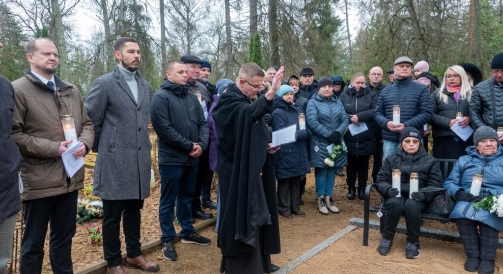 Mälestuskivi avamine Tõrma kalmistul Virumaa kuulsamale metsavennale Ruuben Lamburile ja järgnev koosviibimine Avispeal Liivaoja talus